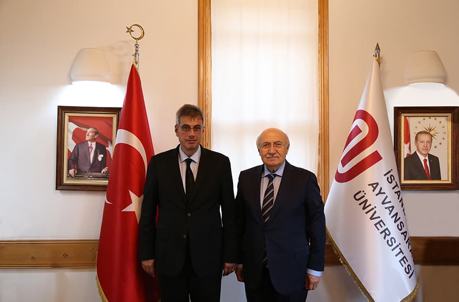 İstanbul İl Sağlık Müdürü Prof. Dr. Kemal Memişoğlu Rektörümüz Prof. Dr. Mehmet Emin Arat’ı ziyaret etti. İstanbul Topkapı Üniversitesi