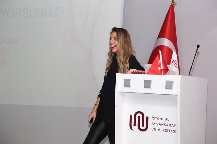 Sosyal Medya Yönetimi ve Youtuber Olmak İstanbul Topkapı Üniversitesi