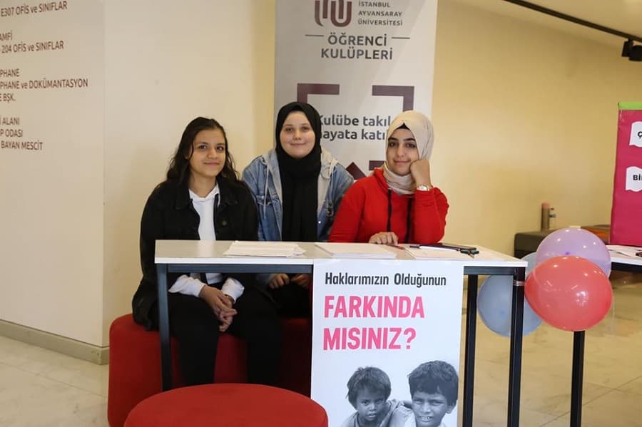ASÜ'de Dünya Çocuk Hakları Günü Stand Etkinliği Gerçekleşti! İstanbul Topkapı Üniversitesi
