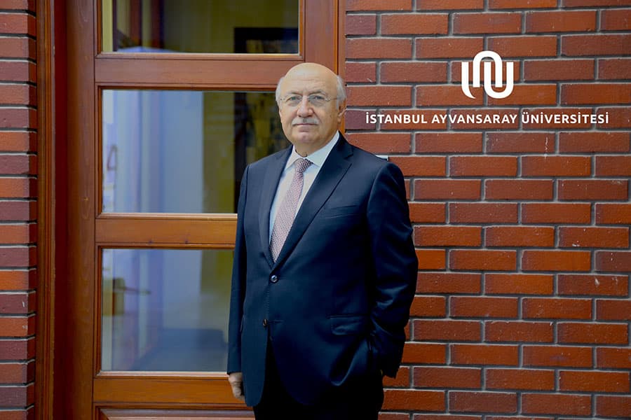 İstanbul Ayvansaray Üniversitesi Rektörlüğüne atanan Prof. Dr. M. Emin ARAT, görevine başladı. İstanbul Topkapı Üniversitesi