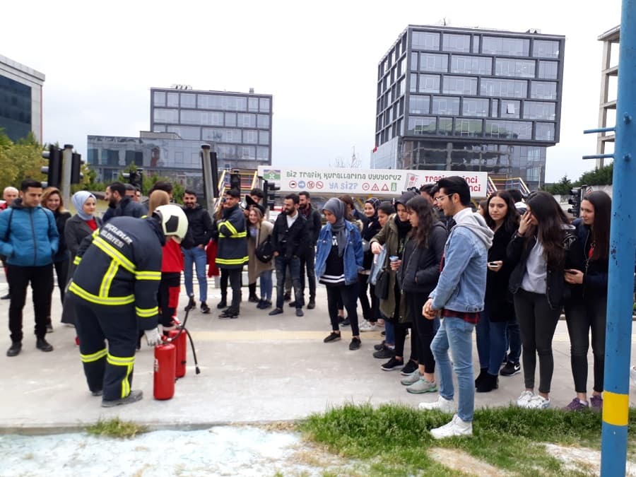 İlk ve Acil Yardım Öğrencilerimiz Temel Yangına Müdahale Eğitimi’nde! İstanbul Topkapı Üniversitesi