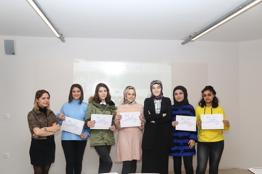 Bankacılık ve Sigortacılık Programı Öğrencileri Sertifikalarını Aldı! İstanbul Topkapı Üniversitesi