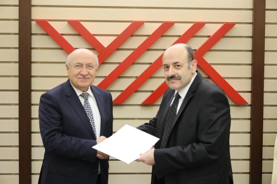 Rektörümüz Prof. Dr. M. Emin ARAT, Sayın Cumhurbaşkanımız tarafından İstanbul Ayvansaray Üniversitesi Rektörlüğü... İstanbul Topkapı Üniversitesi