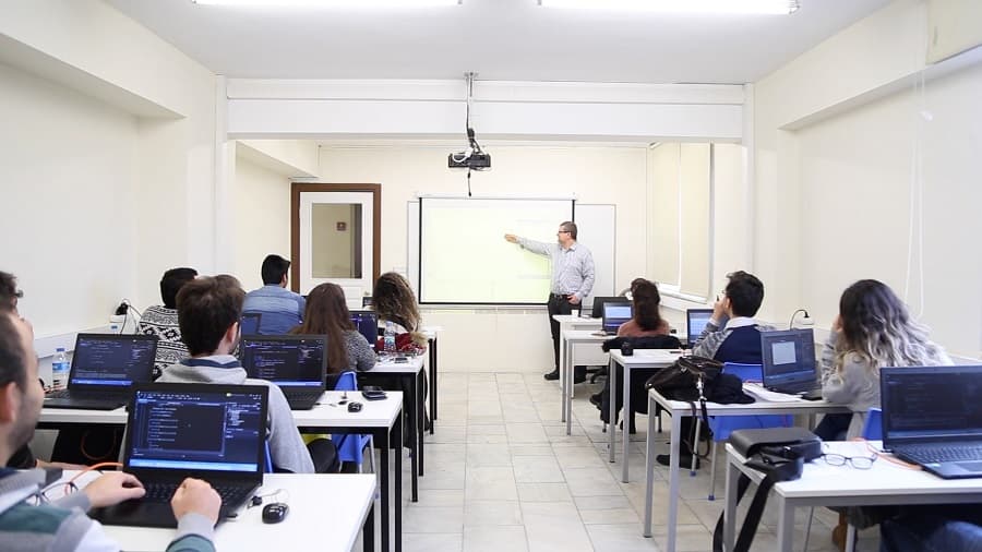 Web ve Mobil Programlama Eğitimi 800’den Geri Saymaya Başladı! İstanbul Topkapı Üniversitesi