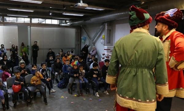 Yeni yıl öncesi çocukların hayali gerçek oldu İstanbul Topkapı Üniversitesi